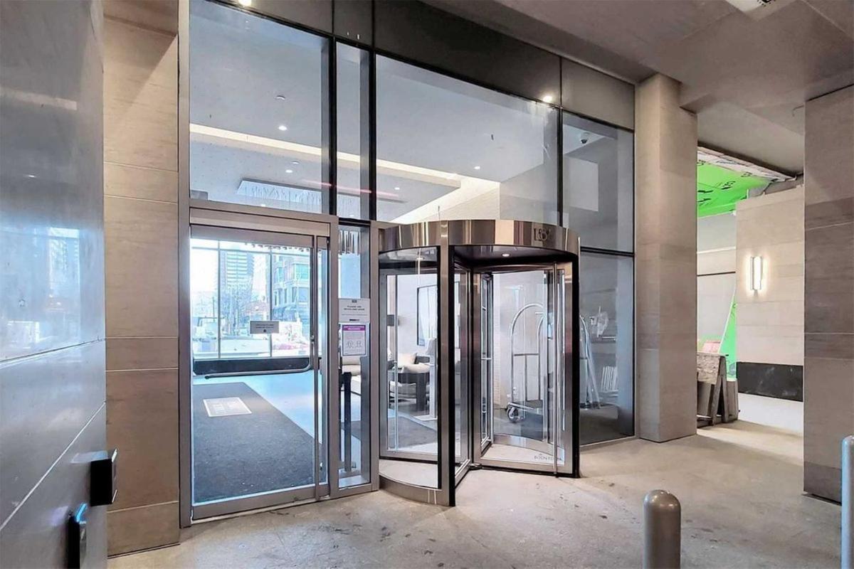2 Bedroom Plus Den Condo Toronto Eksteriør billede
